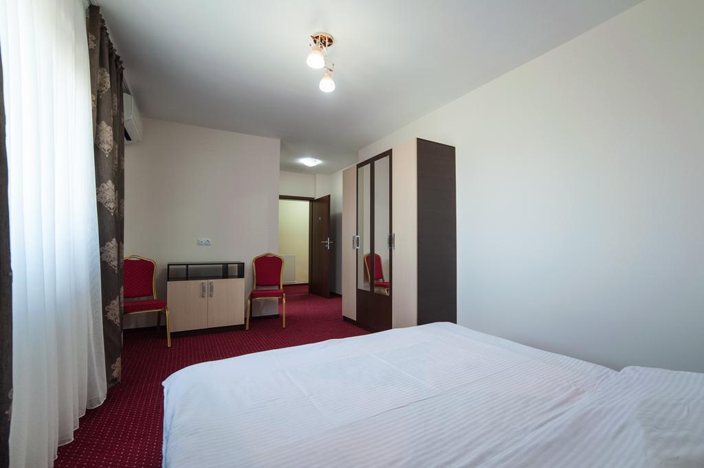 Vatra Romana Bed & Breakfast Racarii de Jos Exterior photo